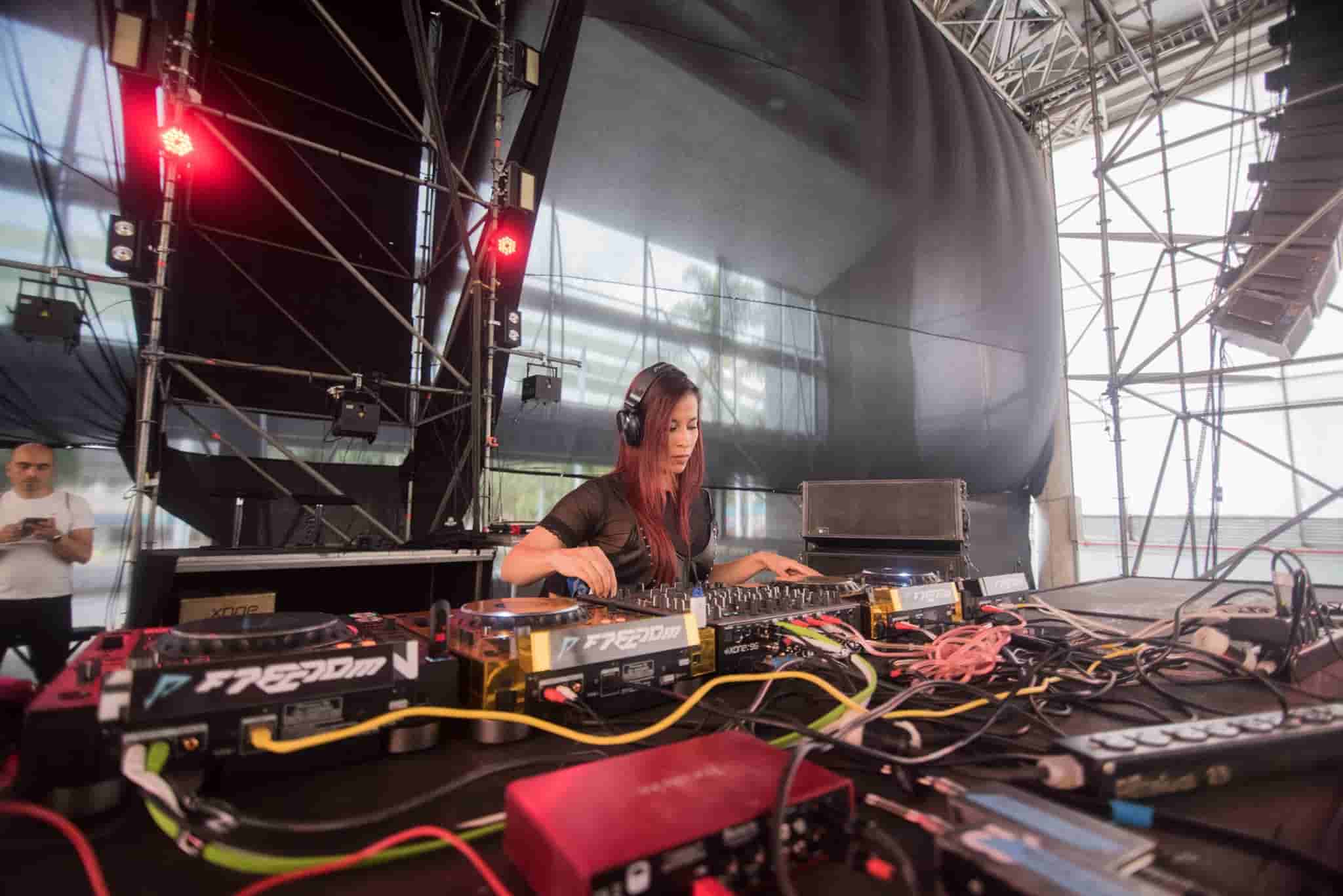 ALEJA SANCHEZ guía un viaje mental en Global Vibe Radio