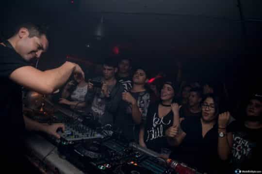 Escuchar música electrónica nos hace liberar más dopamina