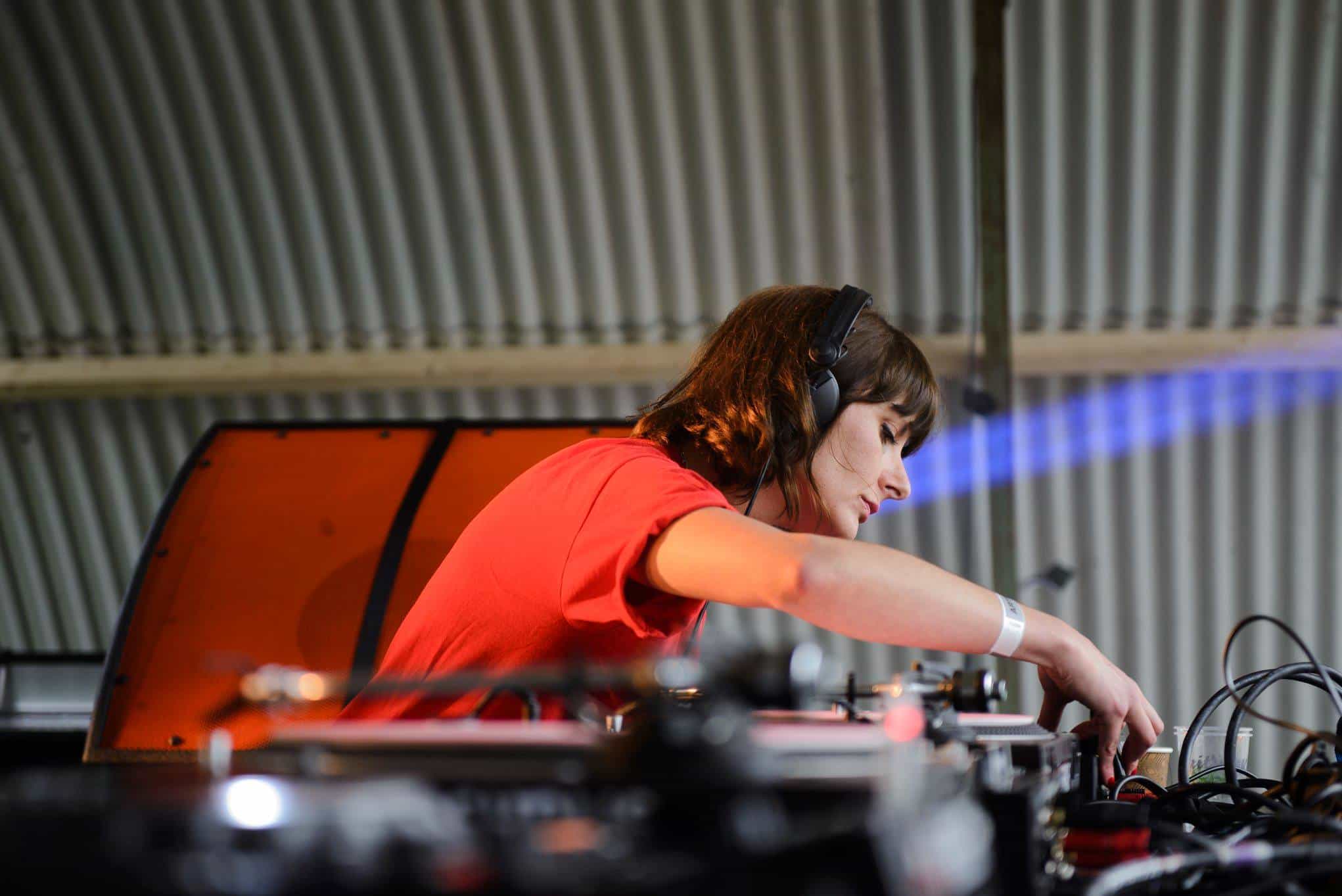 UTTA2: Alienata y su dosis de electro contorsionista