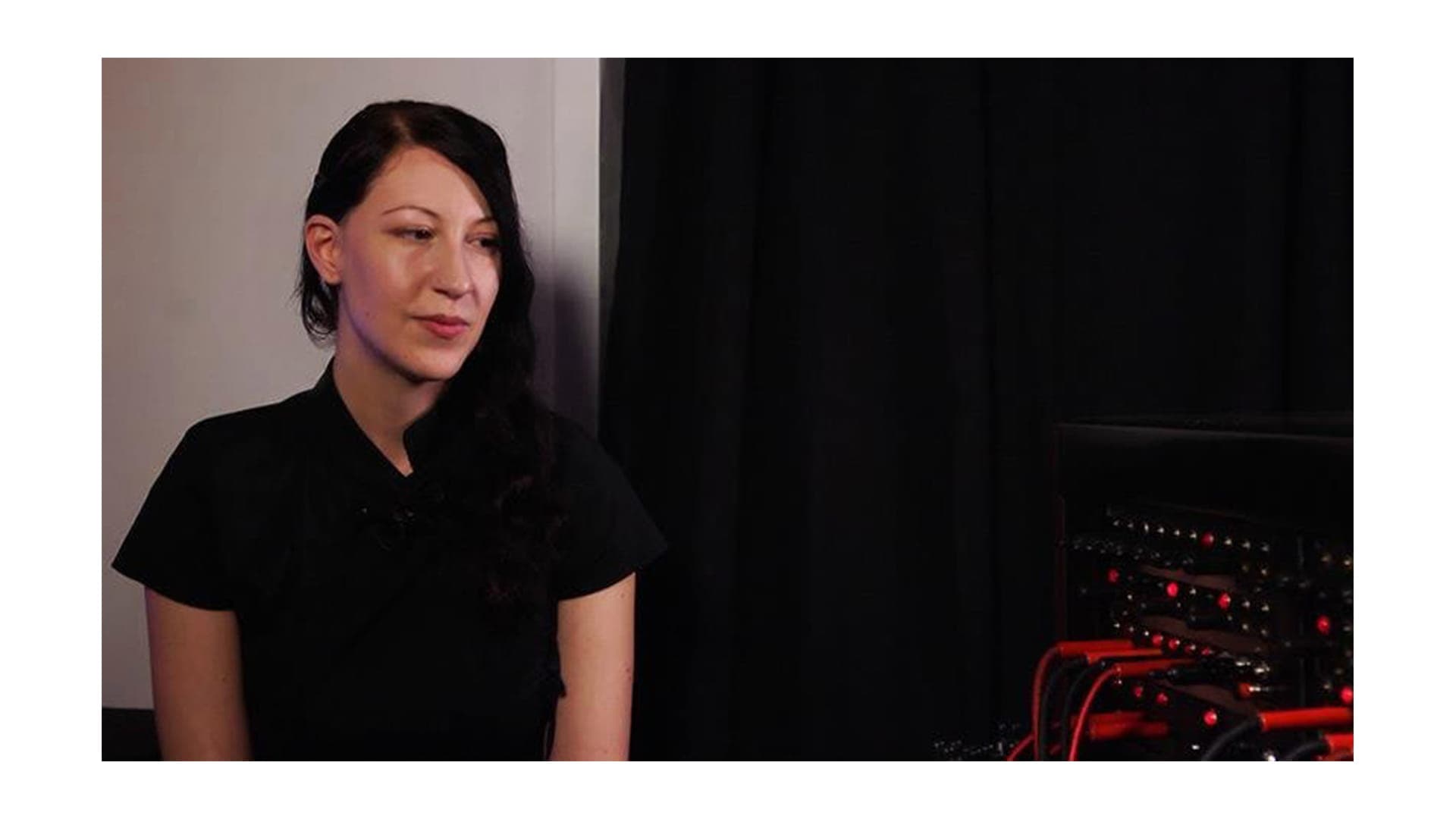 Escucha a Antenes sonando en Monument