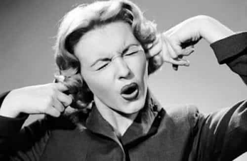 Porqué existe la música comercial? Si es tan mala porque es tan masiva ?