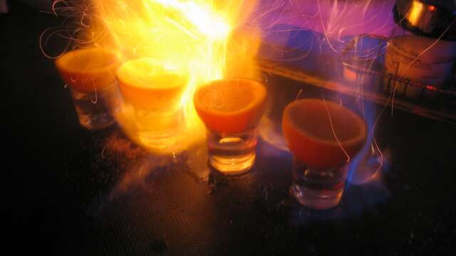 7 personas quemadas por fogonazo de shots en el Lleras