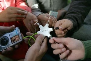 Conecte hasta 5 audífonos a un MP3