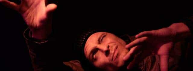 Cari Lekebusch prepara un nuevo lanzamiento y lo celebra con un set en 2 partes