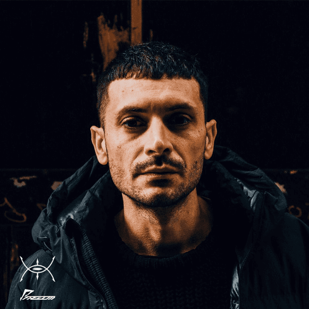 El chamán CLAUDIO PRC, diseñador de techno profundo, música espiritual y surfing mental para levitar en la pista de AdAstra