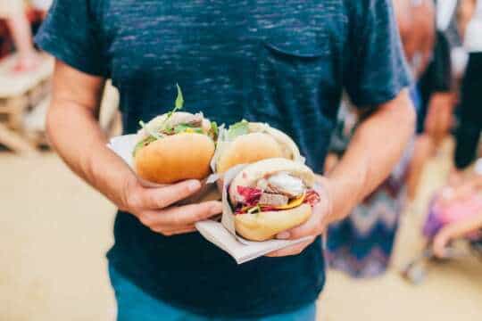 Qué comer antes, durante y después de un festival