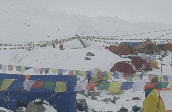 Video: Hit by Avalanche in Everest Basecamp 25.04.2015 ( Nepal Earthquake Terremoto )