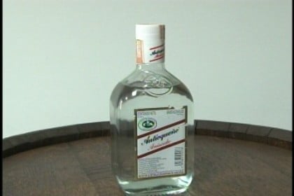 Usurpan a la FLA en Venezuela. Aguardiente Antioqueño Venezolano :D