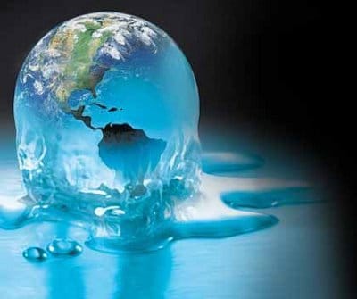 Porqué moja el agua ?