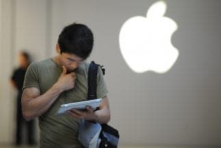 FBI tiene datos de 12 millones de usuarios de Apple: Hackers