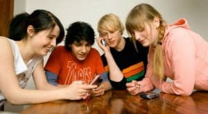 Facebook elimina mensajes y chats de la versión móvil