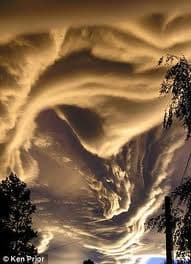 Undulatus asperatus: Las nuevas clases de Nubes que se agitan por los cielos del mundo.. Impresionante.