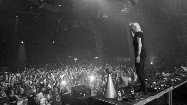 KLAUDIA GAWLAS con su Techno schranz en el lanzamiento del #FDM2020