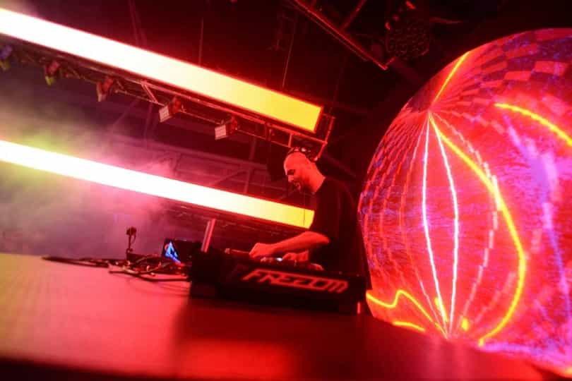 Viernes bailable y KR!Z lo confirma, una mezcla dinámica para #ConfiarEnLaSombra