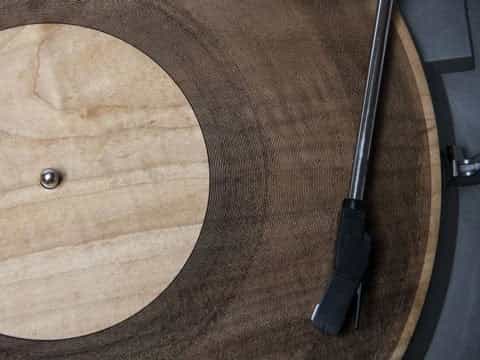 Radiohead – Idioteque, Planchado en un disco de madera…