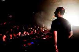 Loco Dice ahora solo para menos de 300 personas.