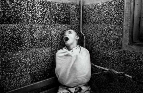 ¿Que escuchan los locos? Las percepciones de la psicosis.