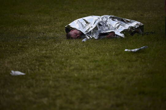 38 Fotos que capturan los tostados despues del Festival Glastonbury