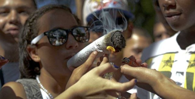 Fumadores cotidianos de marihuana desarrollan un pobre desempeño en la memoria verbal.