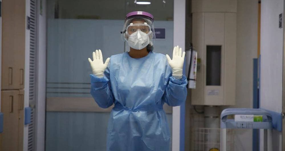 Sociedades médicas piden al gobierno cuarentena estricta con política social