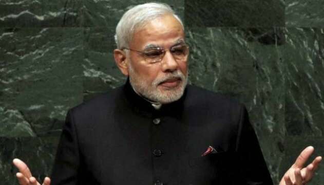 India monta Ministro de Yoga