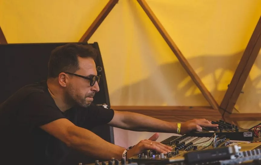 Descubre tu metamorfosis, escucha a NEEL dirigiendo la estimulante danza ritual del #FDM2024