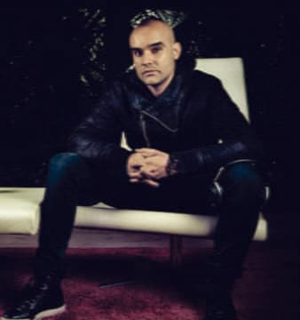 Dress like a DJ. It’s never been so chic… By Panic