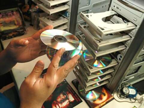Por qué la "piratería" es beneficiosa para los músicos, y la industria discográfica no