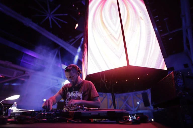 Entre pues al nuevo orden musical que comparte DjRUM en su más reciente mix