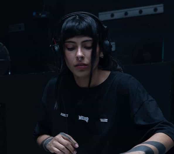 Entrevista a SARA DELIRIO: “Todavía hace falta la elección del género femenino desde criterios de valor y no desde la objetualización”