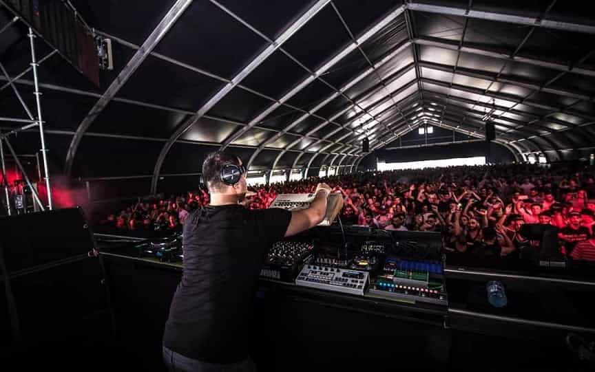 La pista de baile en llamas auspiciada por RITZI LEE ¡diversión con sentido en FREEDOM AdAstra!