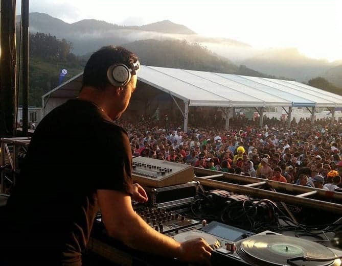 En exclusiva para FREEDOM AdAstra: RITZI LEE con bomba Techno en podcast # 107