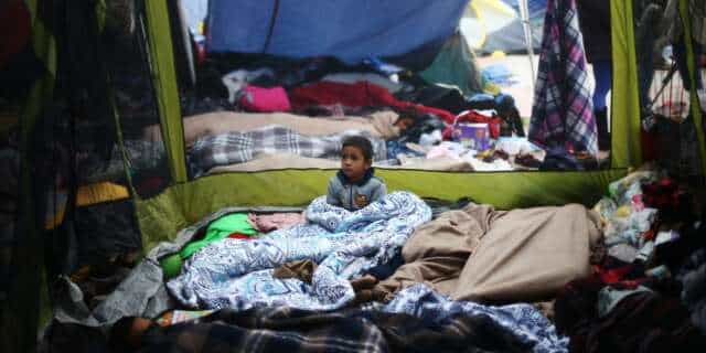 MIGRANTES: Trump firma acuerdo para no separar a niños de sus padres ( de aquí en adelante )