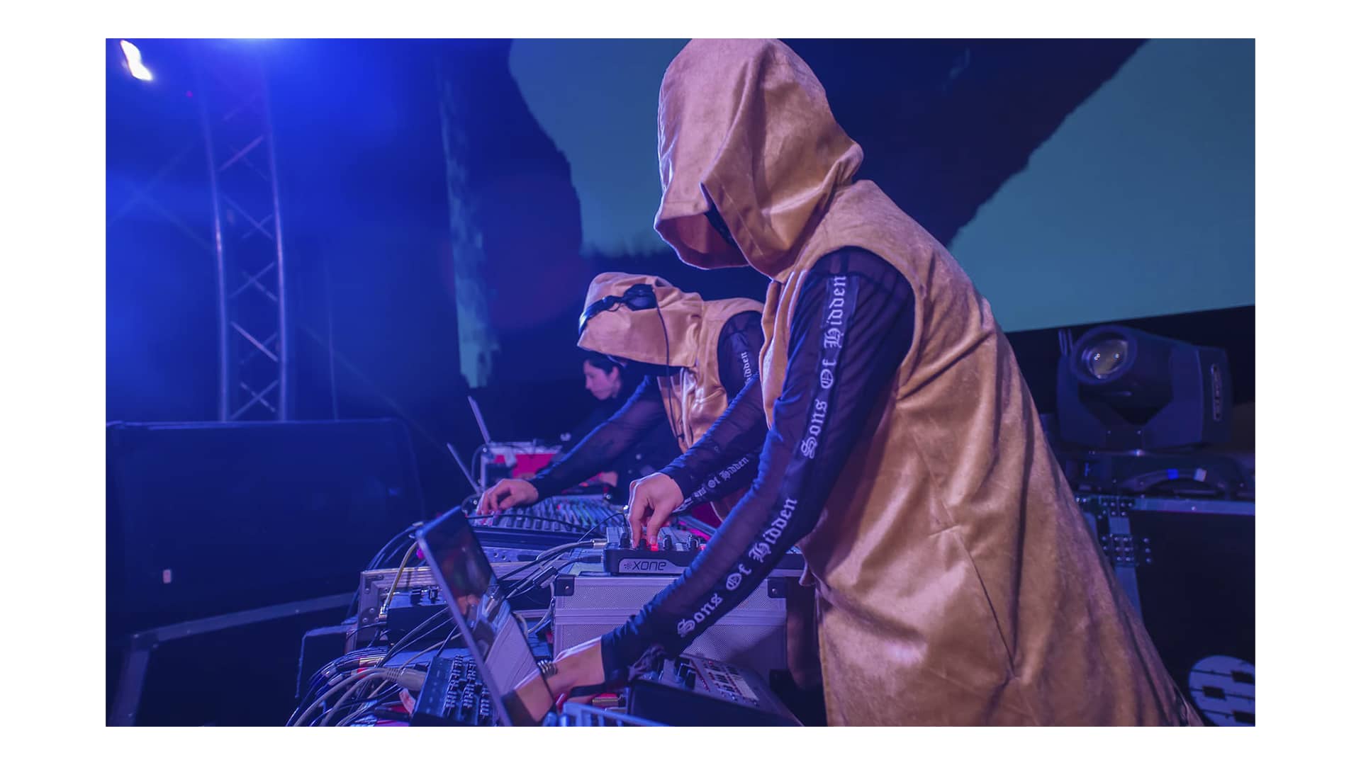 SONS OF HIDDEN y uno de los LIVES más agitados de Colombia prenderán la pista del viernes en el #FDM221