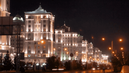 Turkmenistán, un país donde su gobierno les da gasolina, gas, electricidad y agua gratis a sus habitantes