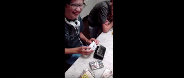 Futuros Artificiales: Niños no saben manejar un Walkman de Cassete
