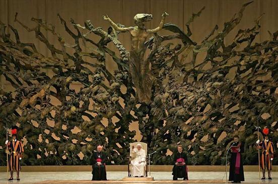 Papa Francisco reduce castigos discretamente a pederastas aludiendo a la piedad como sanación...