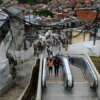 Cobran "peaje" en las escaleras mecánicas públicas de Medellín