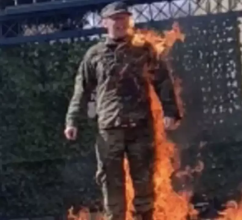 18+ Dios! Aaron Bushnell: Soldado Activo de USA se prende Fuego al frente de la embajada de Israel