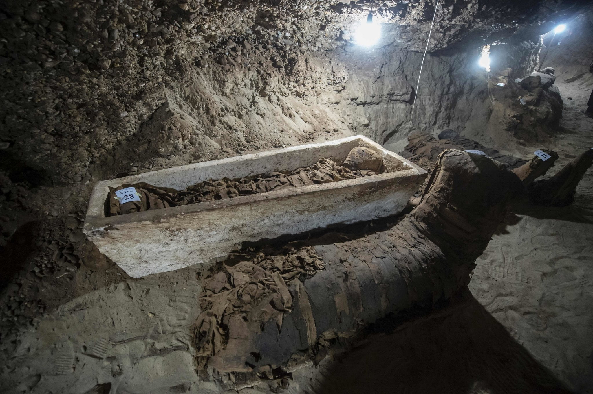 Encuentran 17 momias en el Valle de Minia, Egipto