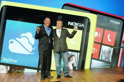 Microsoft y Nokia presentan su arsenal en la guerra de teléfonos inteligentes