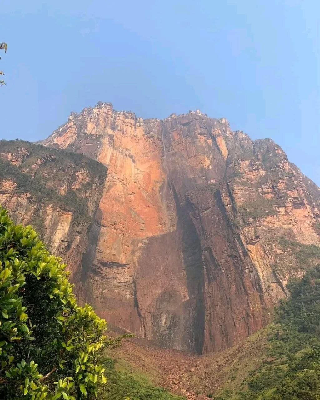 Fotos del Salto del Angel seca, una de las cascadas más grande del Mundo en Venezuela