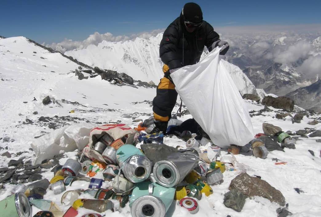 HIMALAYA: Sherpas recogen 28 toneladas de basura arrojada por turistas