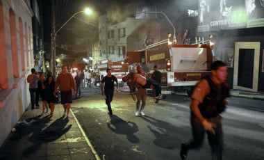 Al menos 180 personas mueren en incendio en discoteca en Brasil y 200 quedan heridas