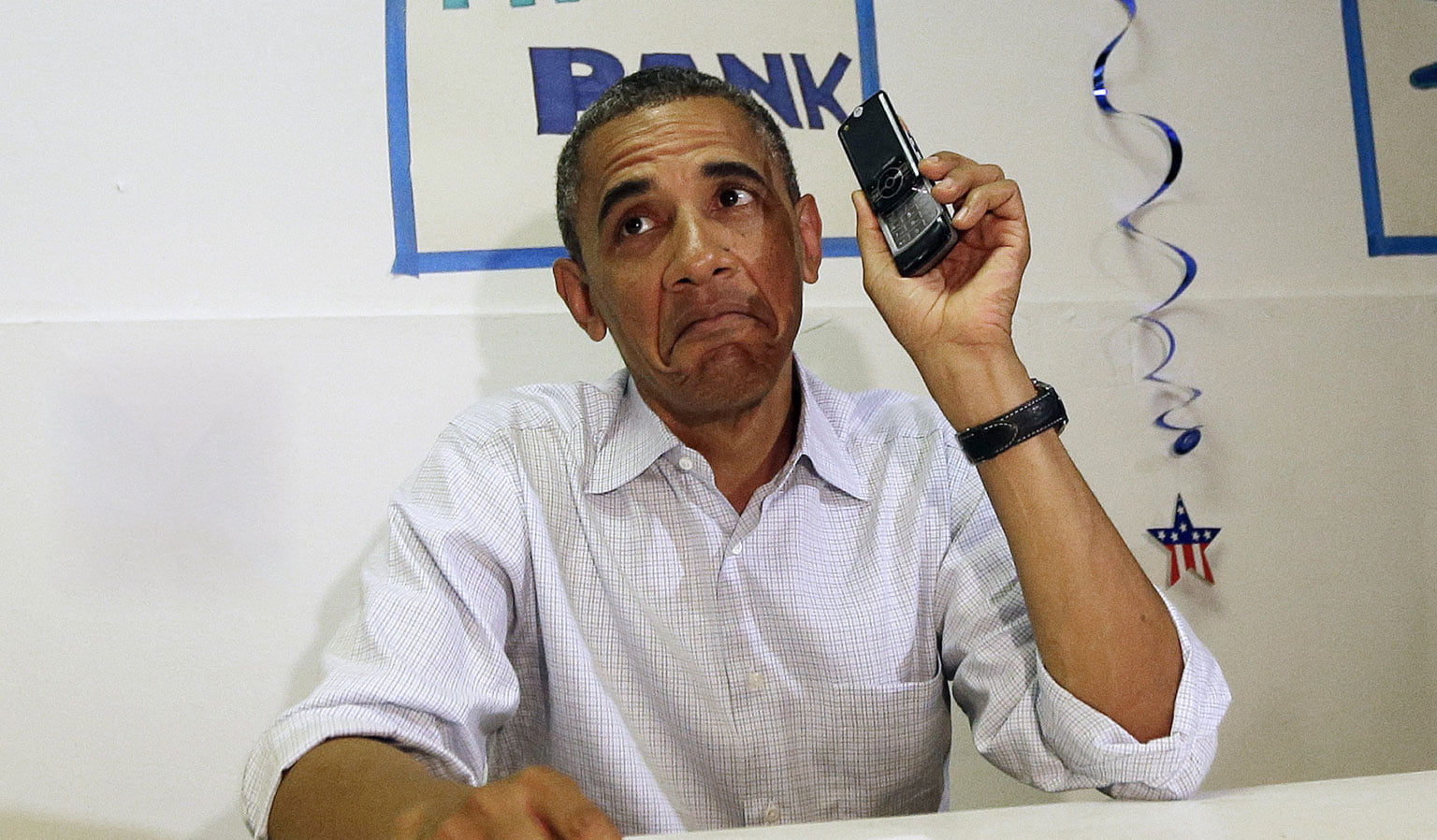 A Obama no lo dejan tener Iphone