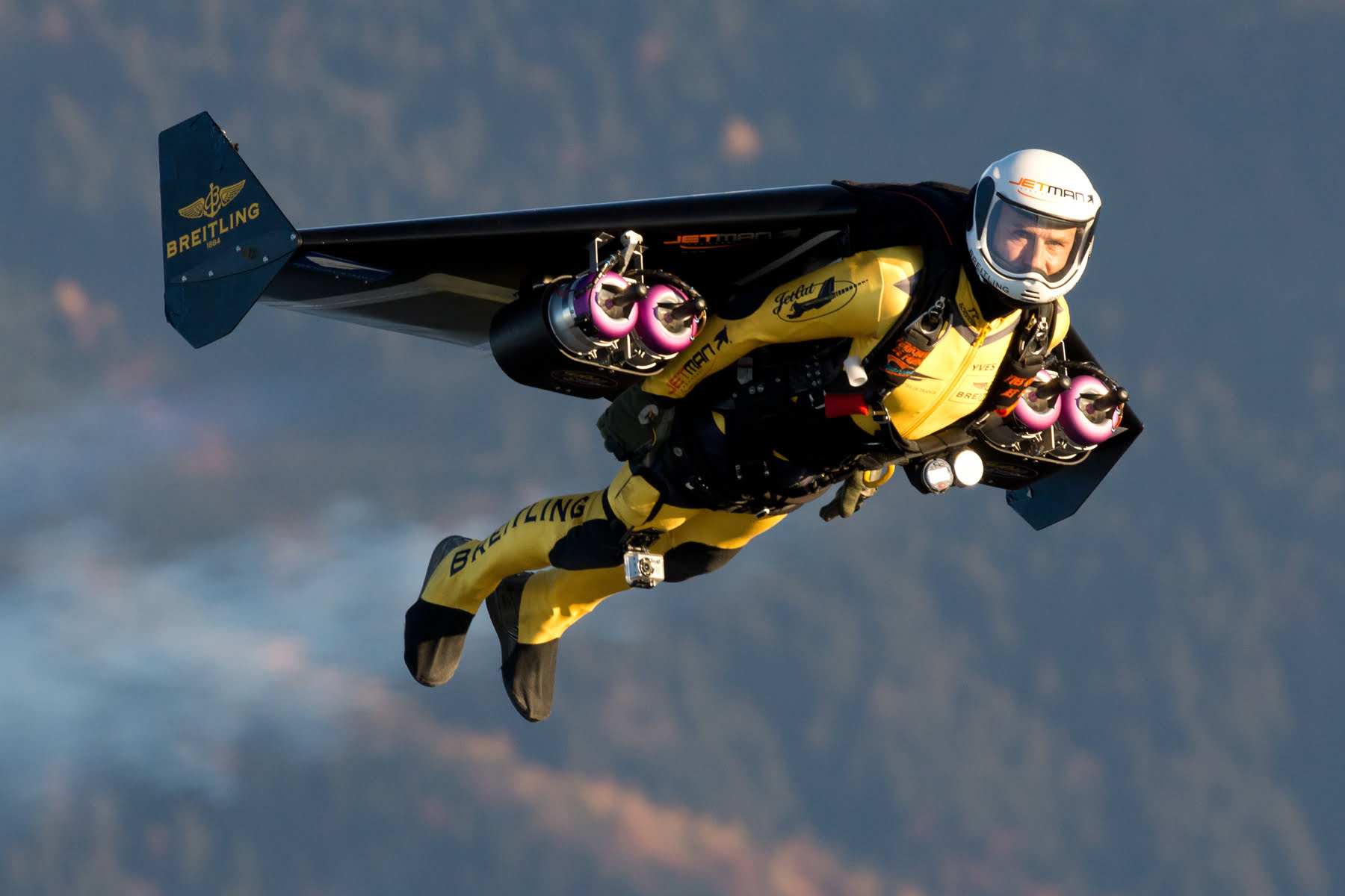 Jetman: Humanos en Jetpacks volando como pájaros