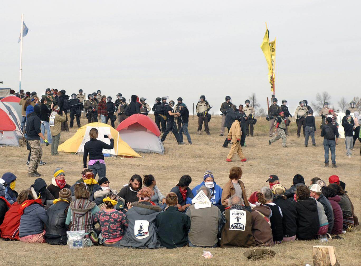 Standing Rock! Los Indígenas en Dacota del Norte: Blancos no vengan aquí a creerse que estan en "Burning man"
