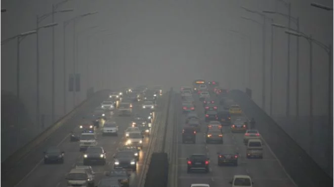 Impactantes fotos de Pekín en alerta roja por la fuerte contaminación