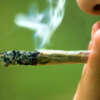 Estudio: Fumar marihuana aumenta la probabilidad de desarrollar adicción al alcohol
