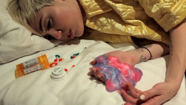 Miley Cyrus, Moby & Wayne Coyne tomaron LSD y después hicieron éste Video